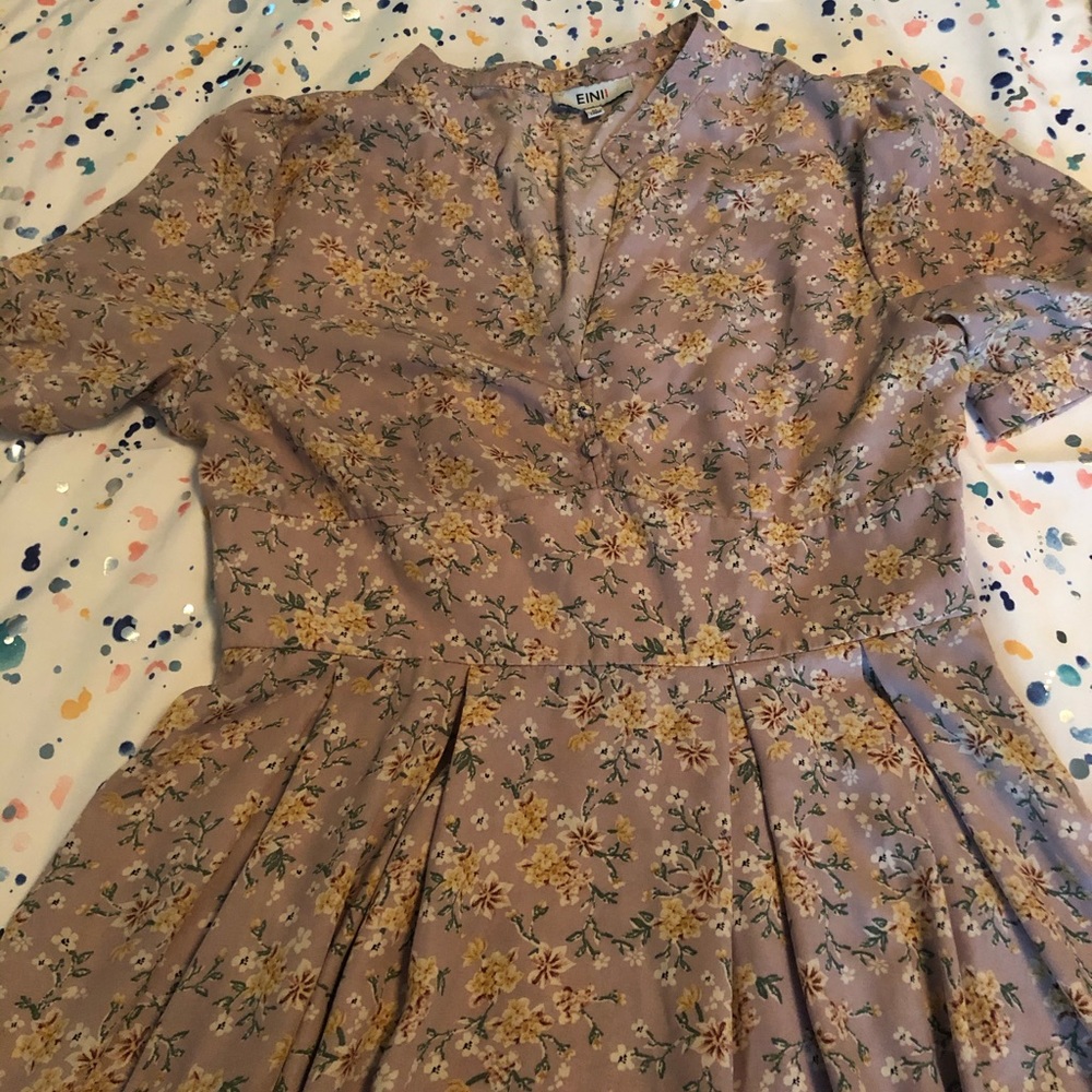 Cottage core floral midi dress.
